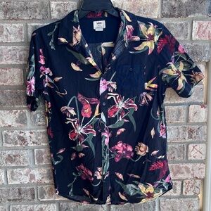 🍒💣 Vans floral Hawaiian style button down shirt